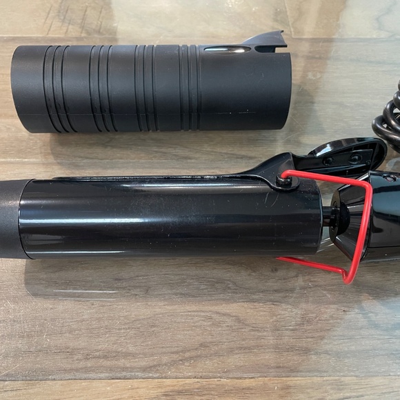 Excellent Condition Ceramic Curling Iron with Protective Cover - Picture 10 of 11